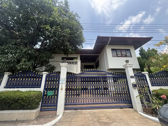 House with Shared Pool